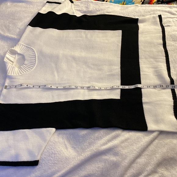 Black and White Sweater - Picture 6 of 6